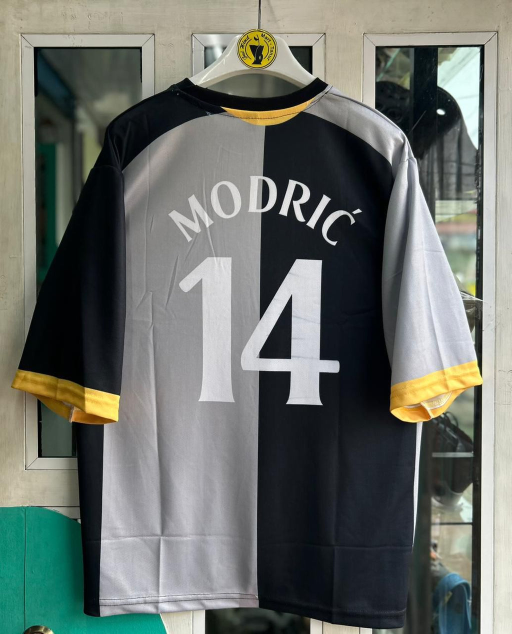 TOTTENHAM HOTSPUR 2012/13 THIRD KIT MODRIC FIVESLEEVE EMBROILDERY ROUN ...