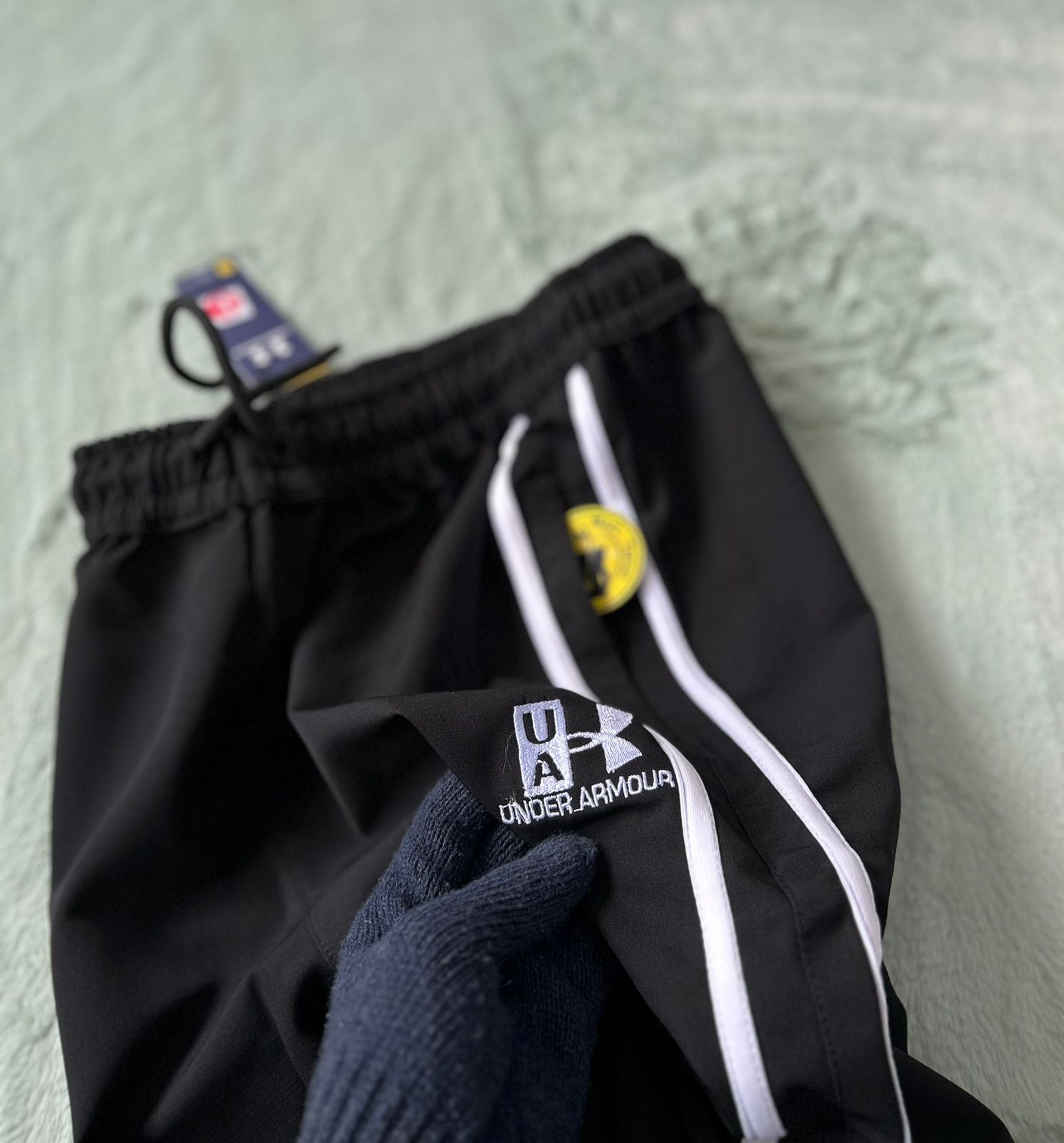 MEN'S PREMIUM TRACK PANT.